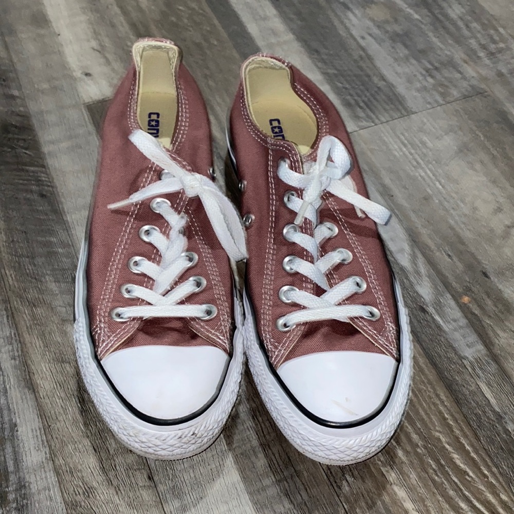 Mauve converse